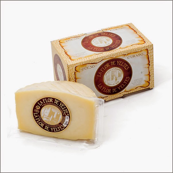 Queso Curado Leche Cruda 450 g aprox. LA FLOR DE YELTES Estuchado